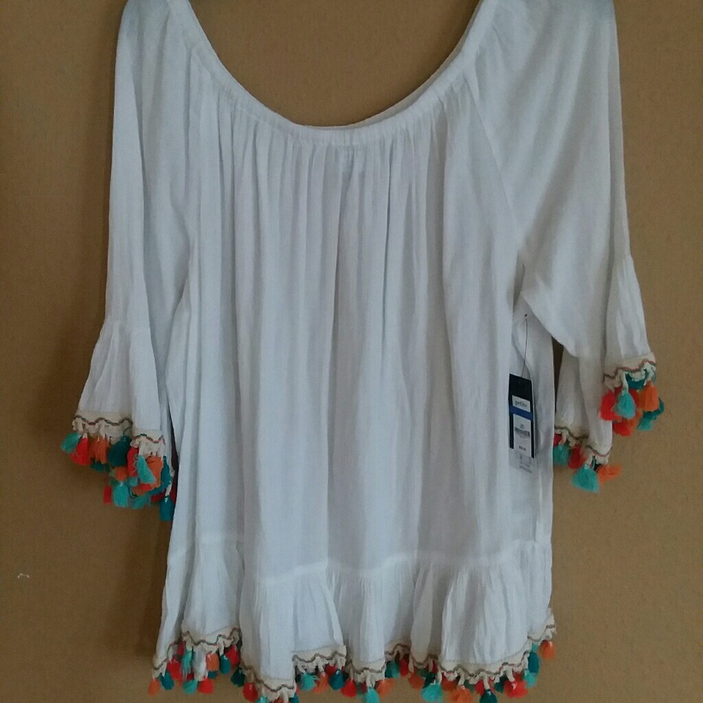 Off/On shoulders top
